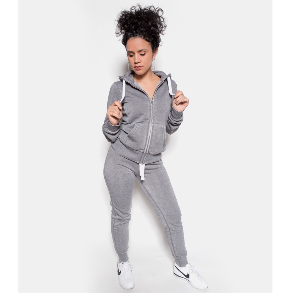 The Classic Sweatsuit 🖤